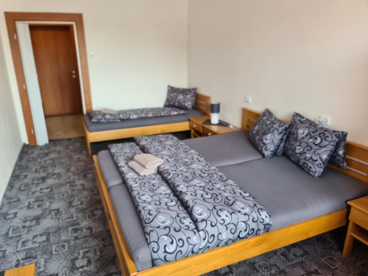 Hotel Koruna Rožnov pod Radhoštěm 外观 照片
