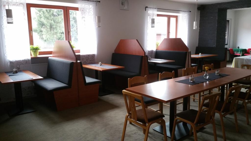 Hotel Koruna Rožnov pod Radhoštěm 外观 照片