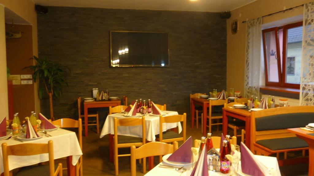 Hotel Koruna Rožnov pod Radhoštěm 外观 照片
